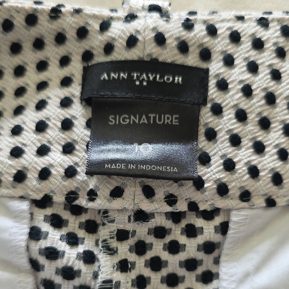 Ann Taylor Black and White Patterned Women's Shorts - Picture 2 of 3